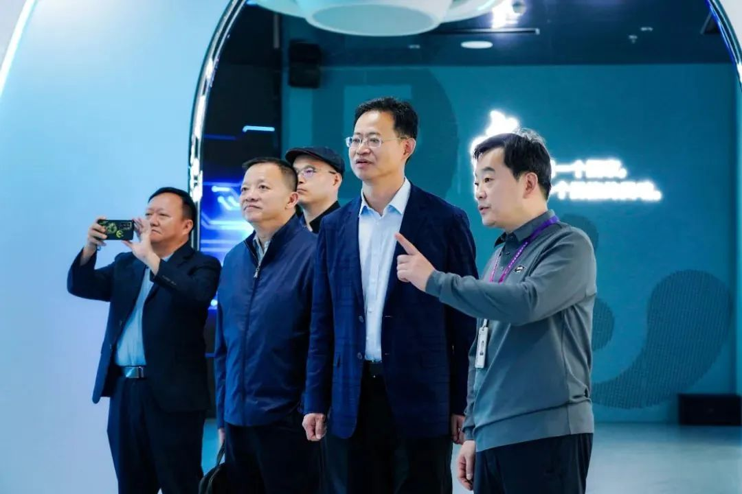 国家广电总局发展研究中心一行赴今年会·(jinnianhui)金字招牌诚信励丰文化调研指导